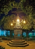 HELIGT KORS. Plaza Santa Cruz, där konstnärens stoft vilar, är magiskt på natten. Foto: David Pineda Svenske